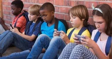 دراسة توضح أثر وسائل التواصل على صحة الطفل النفسية ونصائح للوقاية 