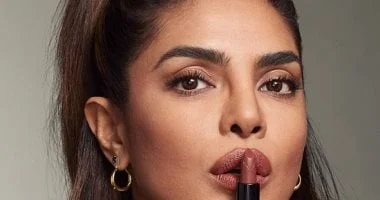 5 ألوان أحمر الشفاه للبشرة الداكنة بأسلوب بريانكا تشوبرا 