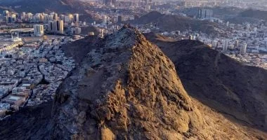 جبل حراء: البدايات ومعلم خالد في ذاكرة مكة 