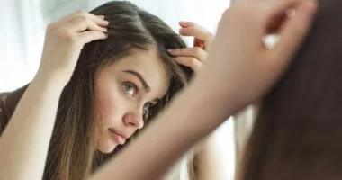 دليل العناية بفروة الرأس والتخلص من الدهون والقشرة بمكونات طبيعية 