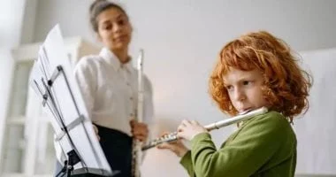 دراسة: الموسيقى كعلاج داعم لتخفيف القلق لدى الناجين من السرطان 