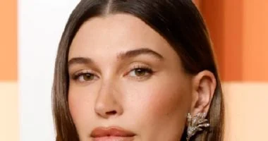 6 خطوات لمكياج محترف يحاكي إطلالة جذابة مثل هايلي بيبر 
