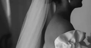 فرحك قرب.. تعرفي كيف تختارين فستان الزفاف الأنسب لكِ 