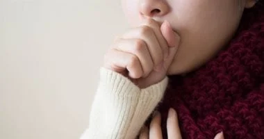أشهر أسباب الكحة الجافة وطرق منزلية فعالة 