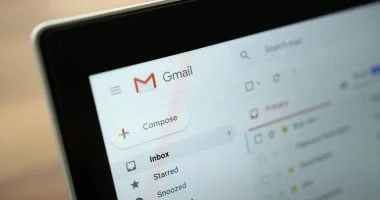 Gmail يطرح صندوق بريد ذكي مع تلخيصات جيميناى 