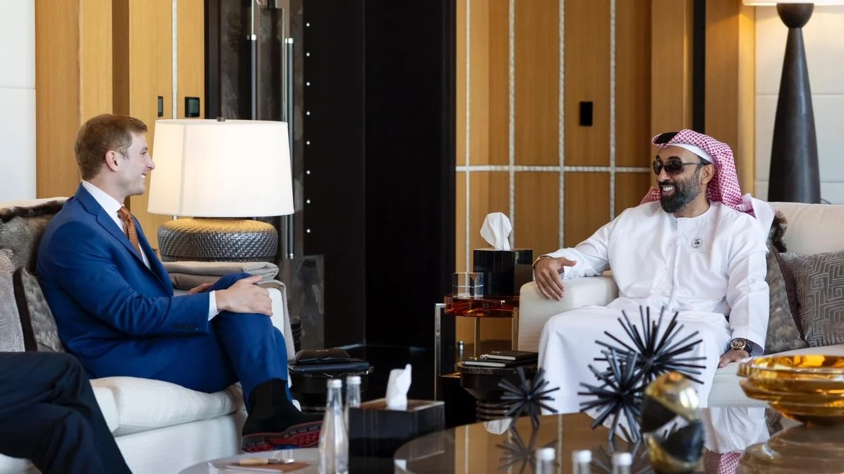 التقى طحنون بن زايد وكيل وزارة الخارجية الأمريكية للشؤون الاقتصادية 