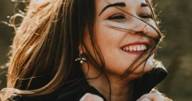 خمسة عطور تعزز الثقة بالنفس وتقوي حضورك وتناسب الاستخدام اليومي 