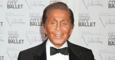 حقائق عن فالنتينو غارافانى: سر ارتباطه باللون الأحمر 