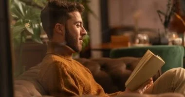 افتتاح معرض الكتاب: 6 صفات لدى محبي الكتب الورقية 