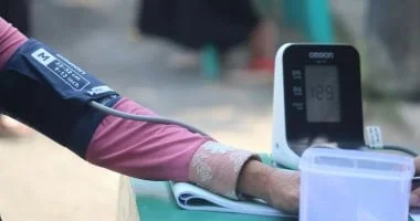 ضغط الدم الطبيعي: متى يكون ارتفاعه أو انخفاضه خطرًا على صحتك 