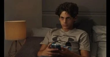 مسلسل لعبة قلبت الأمور رأساً على عقب: 4 علامات إذا ظهرت على طفلك فاعرفي القلق 