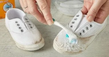 طرق تنظيف الحذاء الأبيض بخطوات بسيطة ومكونات متوفرة في منزلك 