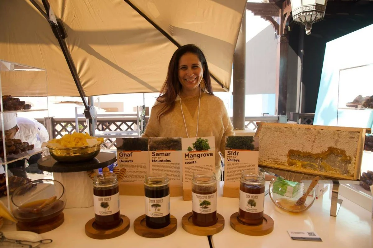 عشرون نحالة إماراتية يعرضن إنتاجهن من العسل المحلي خلال القمة العالمية للحكومات 