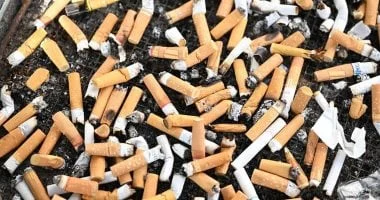 باحثون صينيون يحولون أعقاب السجائر إلى مواد لتخزين الطاقة 