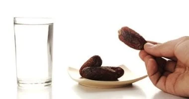 تفسير حلم الصيام في رمضان أو غيره: فك الكرب وقضاء الدين 