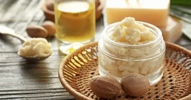 وصفة زبدة الشيا وزيت جوز الهند لترميم البشرة وترطيبها 