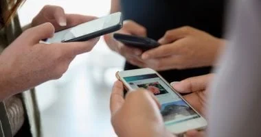 تي-موبايل يتيح ترجمة فورية للمكالمات دون تطبيق.. أكثر من 50 لغة 