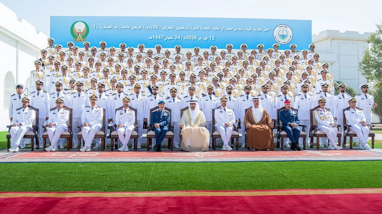 حمدان بن محمد يشهد تخريج الدورة السادسة والعشرين من المرشحين البحريين بكلية راشد بن سعيد آل مكتوم البحرية 