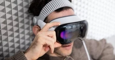 رسميًا: أبل فيجن برو يحصل على تطبيق YouTube أصلي بدعم 8K 