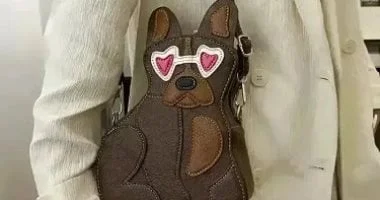 موضة حقائب 2026: الشراشيب والسلاسل المعدنية عادت من جديد 