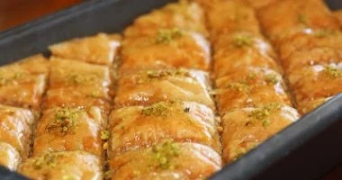 4 حلول للاستفادة من هدايا الحلويات الزائدة في عزومات رمضان 