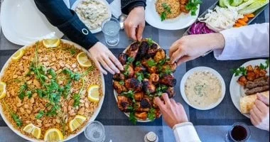 فطور رمضان: كيف يساعدك الطعام على تجنب مشاكل الهضم 