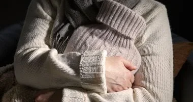 6 عادات يومية تجعلك تشعر بالبرد أثناء الصيام وليس مجرد تغير الطقس 