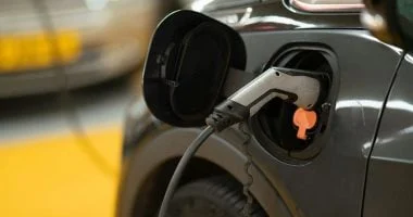 شحن السيارات الكهربائية في 12 دقيقة يقترب من الواقع 