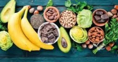 أطعمة تخفض الكوليسترول بشكل فعال: قائمة عملية لحماية القلب يوميًا 