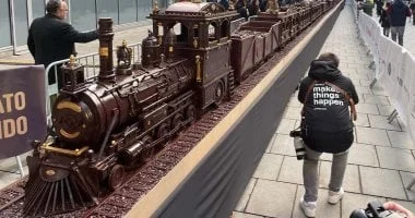 قطار من الشوكولاتة بطول 55 أمتار يحطم رقمًا قياسيًا عالميًا 