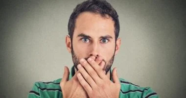 كثرة التجشؤ علامة على السرطان؟ أعراض تحذيرية 