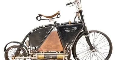 دراجة نارية عمرها قرن في مزاد عالمي بسعر يتجاوز 100 ألف دولار 