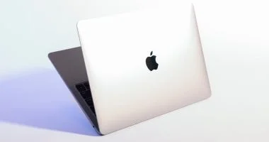 آبل تخطط لإطلاق ماك بوك ألترا بشاشة OLED وبميزة اللمس في 2026 