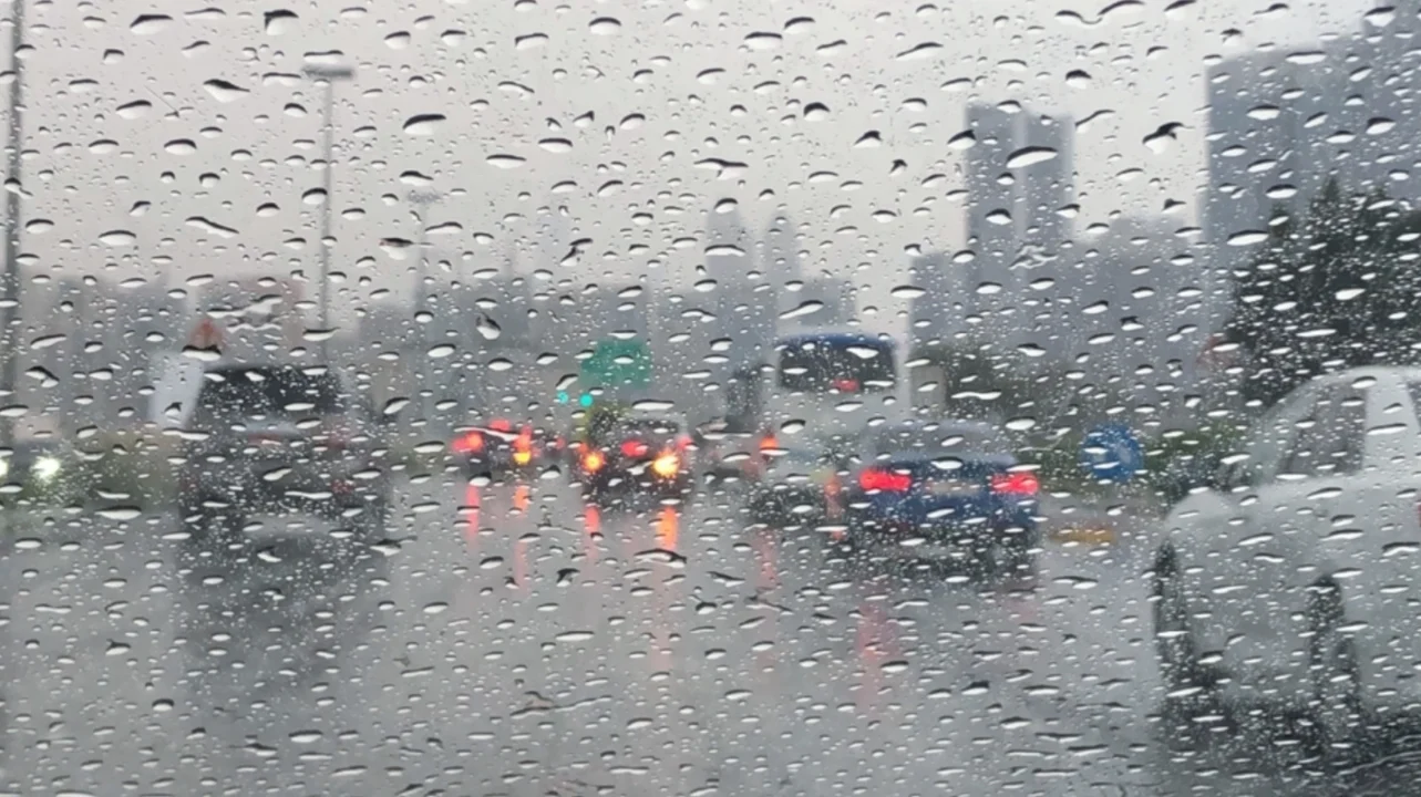 تهطل أمطار الخير على أبوظبي 