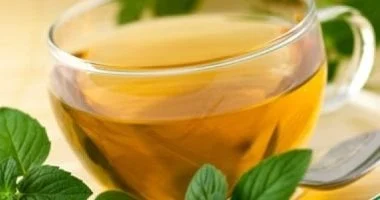 5 مشروبات صباحية لتخفيف الانتفاخ طبيعياً 