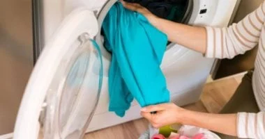 4 أخطاء في غسل ملابس العيد الجديدة تسبب تجعدها 