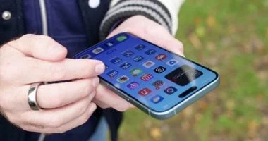 كيف تجهّز هاتفك للعيد؟ بطارية تدوم أطول واستهلاك بيانات أقل 