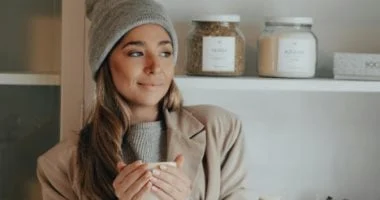 5 عادات صباحية لزيادة النشاط والإنتاجية.. اخرج للشمس 3 دقائق صامتاً 