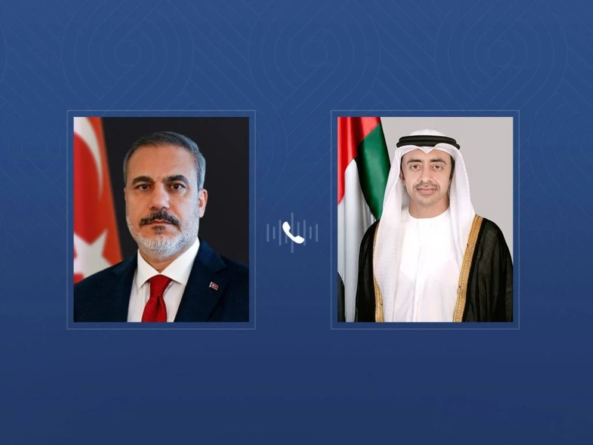 عبدالله بن زايد يعزي هاتفياً وزير خارجية تركيا باستشهاد طاقم طائرة مروحية 