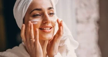6 تقنيات غير تقليدية للعناية ببشرتك تحدث فرقاً منذ أول تجربة 